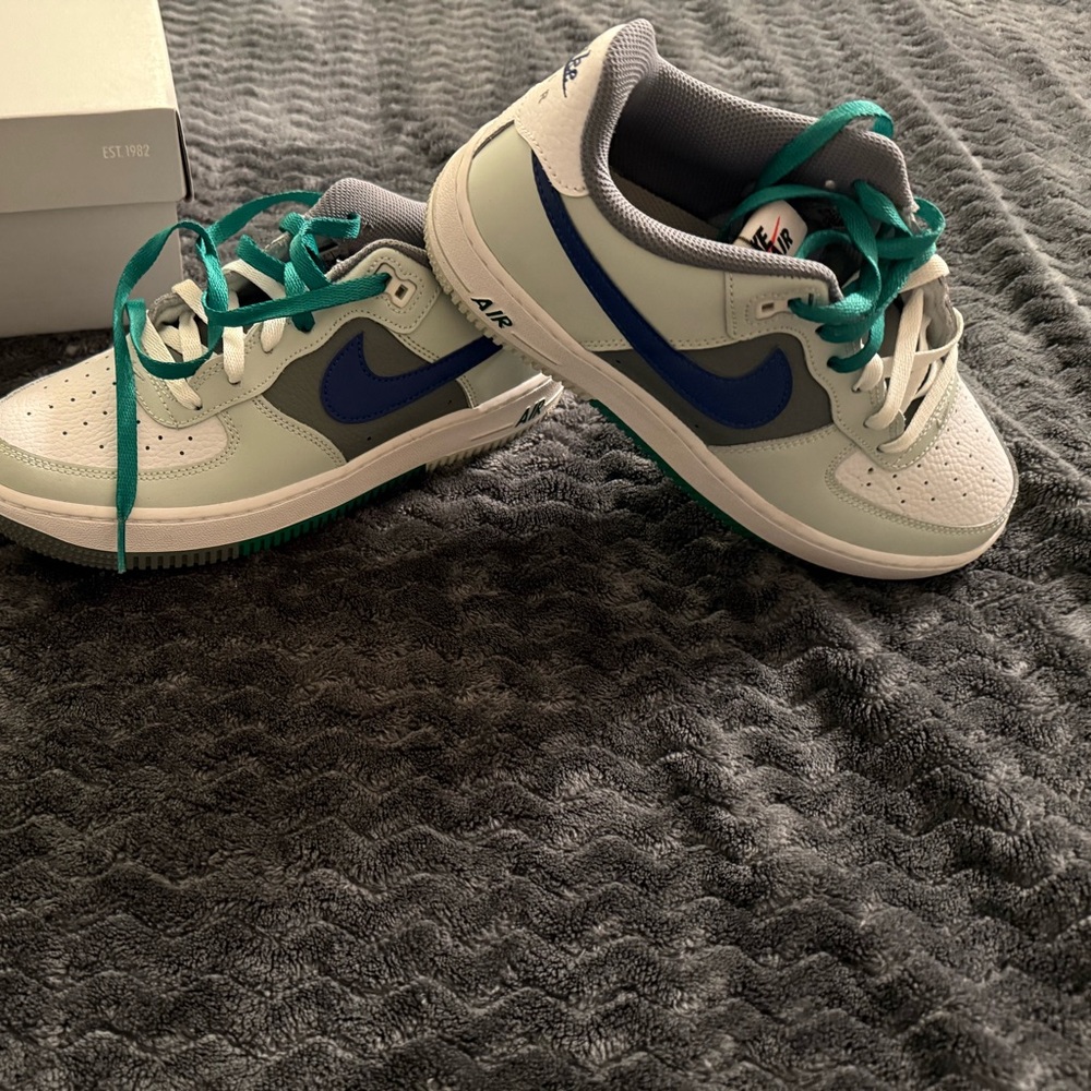 Nike Kids Sneakers in White and Blue with Teal Laces